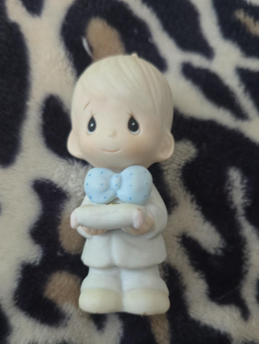 Precious Moments, E-2833, Ring Bearer, Wedding Party Series, Dove Mark, 1983
